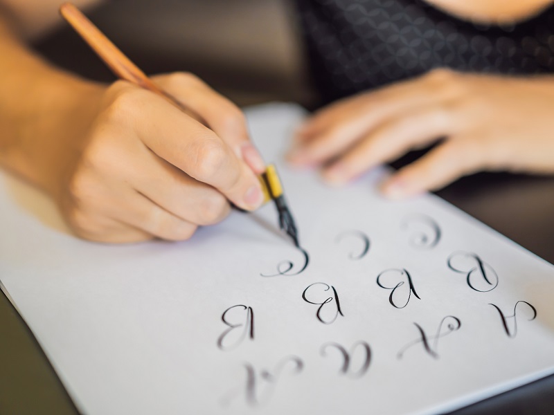 Zestaw must have akcesoriów do kaligrafii